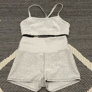 🩶ALO Yoga grey set in XS🩶